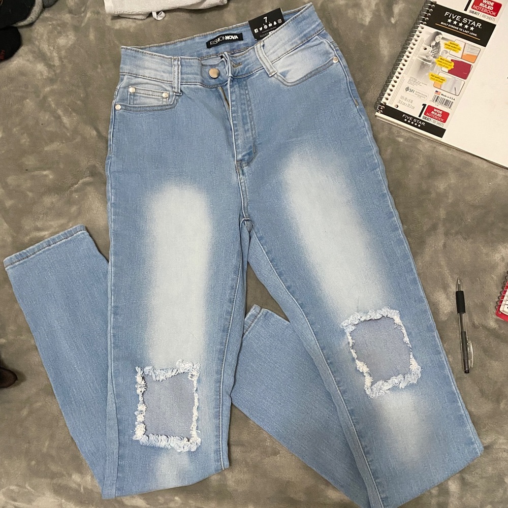 NWT Fashion Nova-(SIZE7) Junior skinny jeans